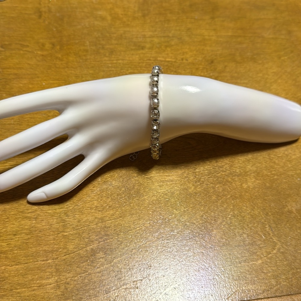 Elegant Silver Beaded Bracelet - Picture 2 of 2